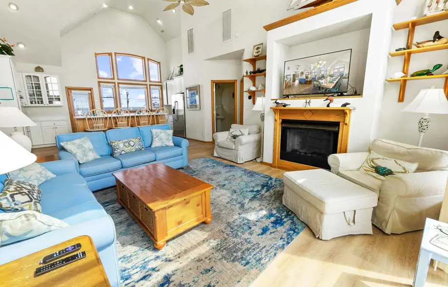 Hatteras HI'd Away