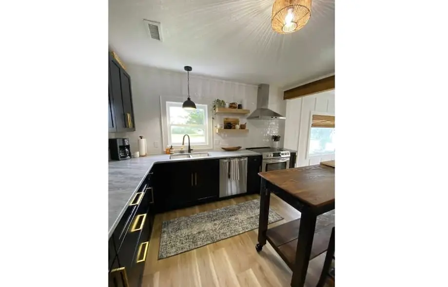 Relax, unwind in beautiful coastal cottage near exquisite Cape Hatteras Seashore