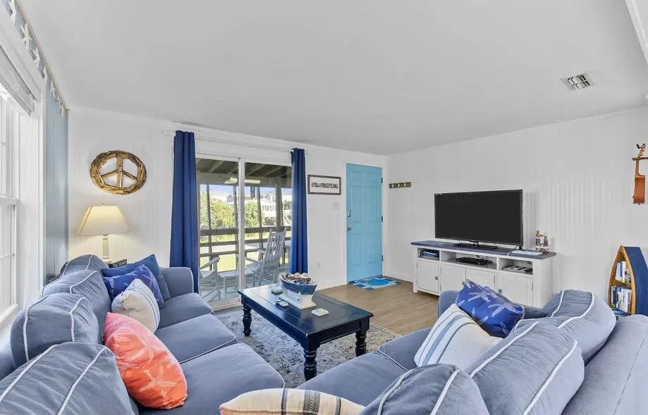 7933 - Salty Sea-Gal