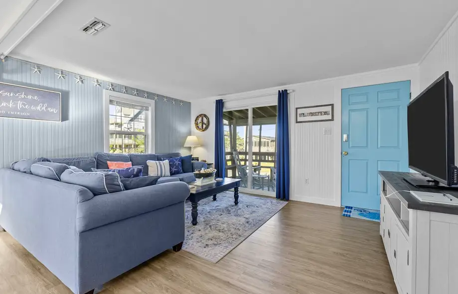 7933 - Salty Sea-Gal