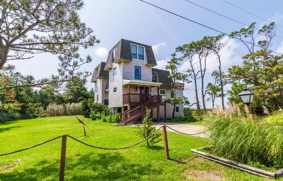 7201 - Carol's Soundfront Castle