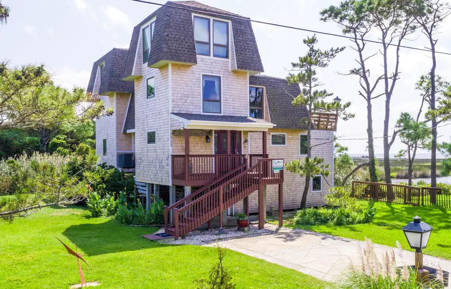 7201 - Carol's Soundfront Castle