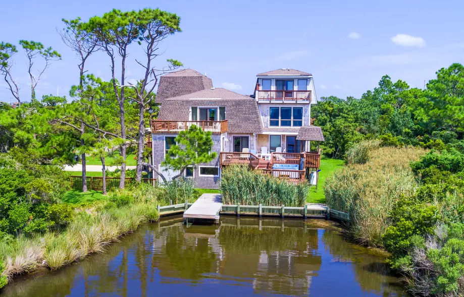 7201 - Carol's Soundfront Castle