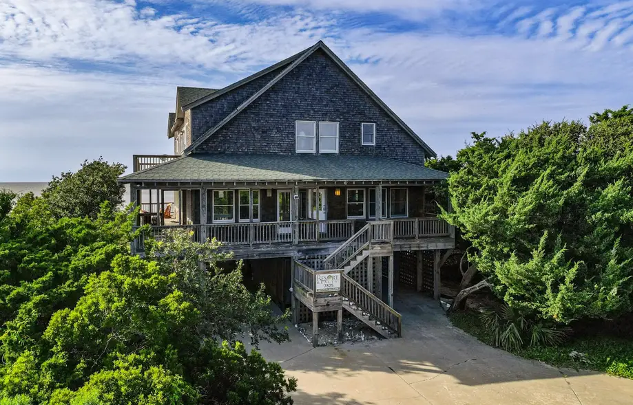 7825 - The Carolina Moon