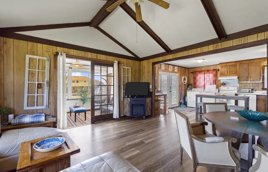 7648 - QuinnaKeeters' Beach Bungalow